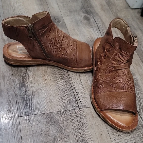 Miz Mooz Women's Tan Leather Mules - Picture 3 of 5